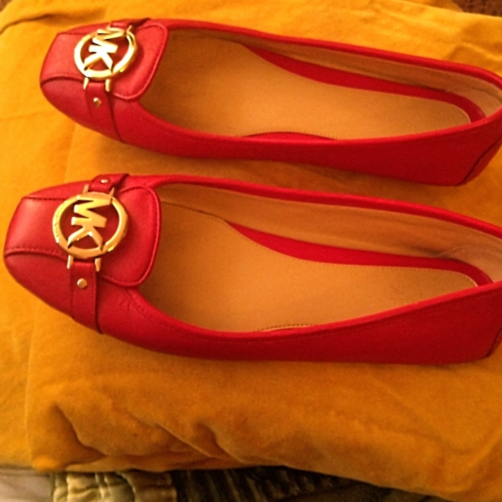 MICHAEL KORS 9.5 FULTON RED MOC FLATS